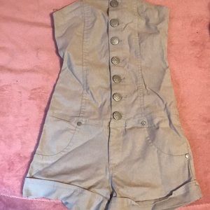 A complete pre-owned fabric stretches size s
